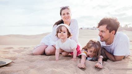 Babyfotograf Frankfurt. Feine Familienfotografie Lieblingsmensch: Babybauch und Newborn Fotos